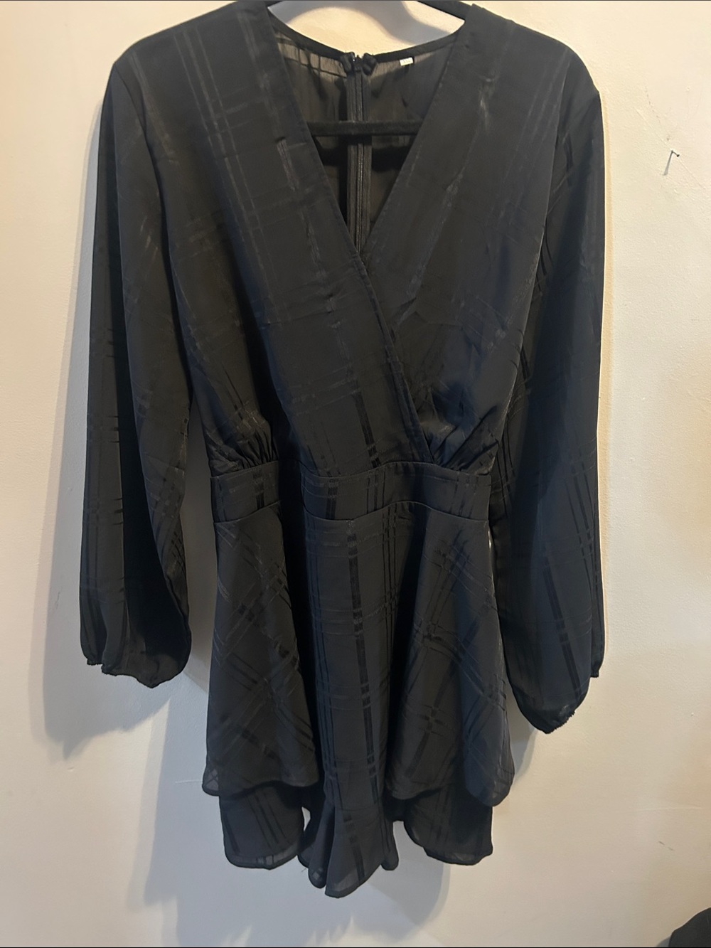 SHEIN Black V-Neck Long Sleeve Tunic Dress squirts